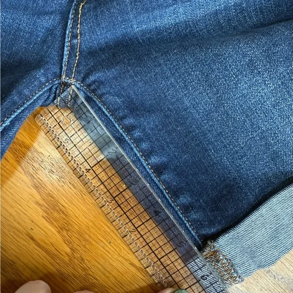 NWOT Judy Blue Women's Cuffed Denim Shorts - Size Large JB182130DK - Picture 5 of 6